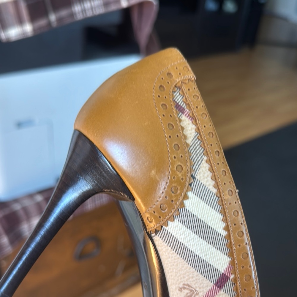Vintage Burberry Brogue Haymarket Check Peep Toe Heels Size 40 (9-9.5 US) - Picture 11 of 13